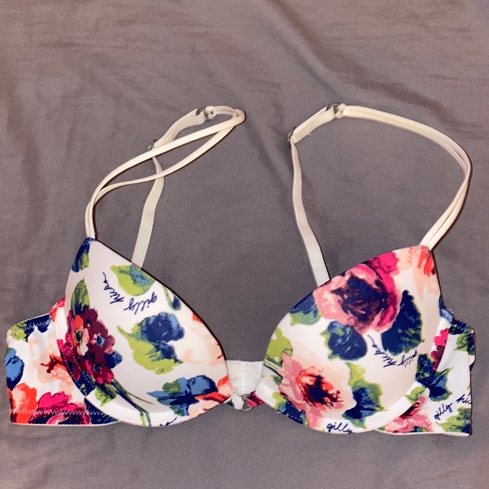 Gilly Hicks Super Push Up Plunge 32A